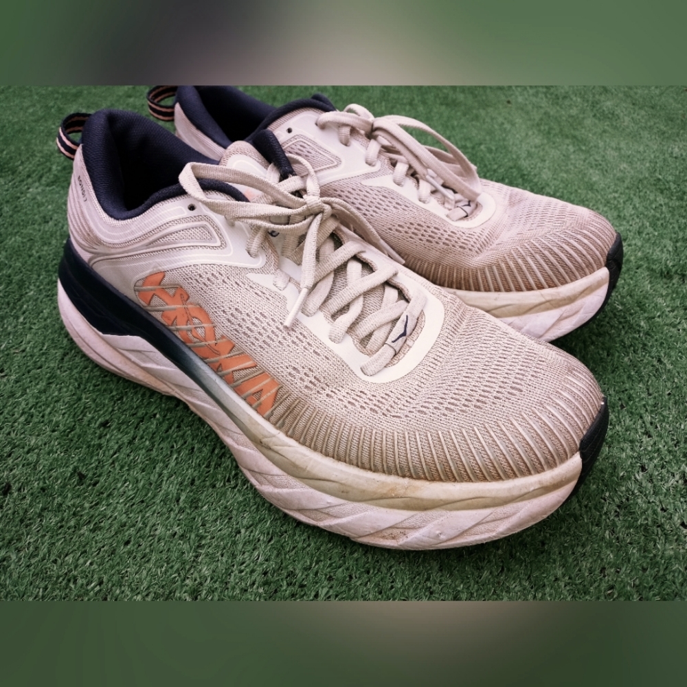 Womens Hoka Bondi 7 size 9.5